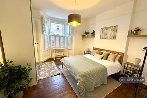 2 bedroom flat to rent, Brixton, London, SW2