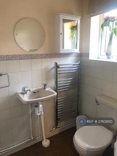 1 bedroom in a house share to rent, Ravenfield, Engelfield Green, TW20