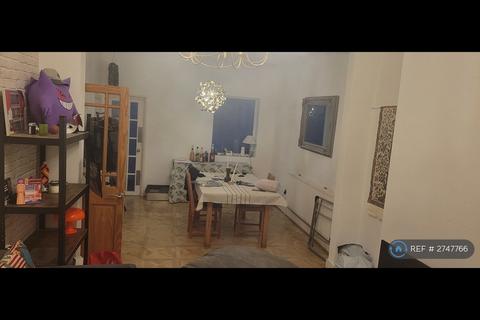 3 bedroom terraced house to rent, Welbeck Road, London, E6