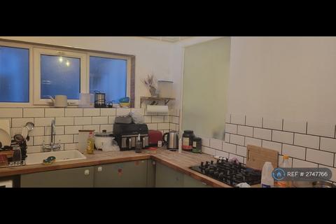 3 bedroom terraced house to rent, Welbeck Road, London, E6
