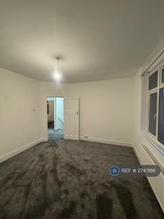 2 bedroom flat to rent, Truro Road, London, N22