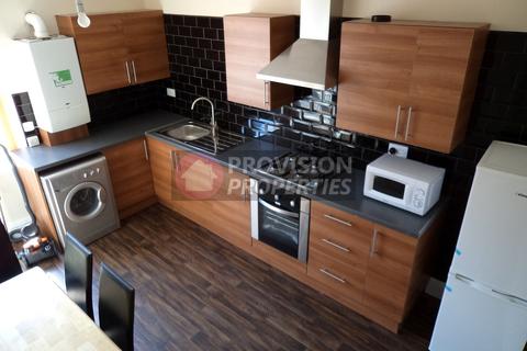 2 bedroom end of terrace house to rent, Harold Walk, Hyde Park LS6