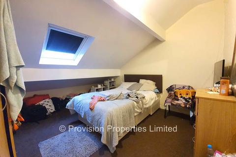2 bedroom end of terrace house to rent, Harold Walk, Hyde Park LS6