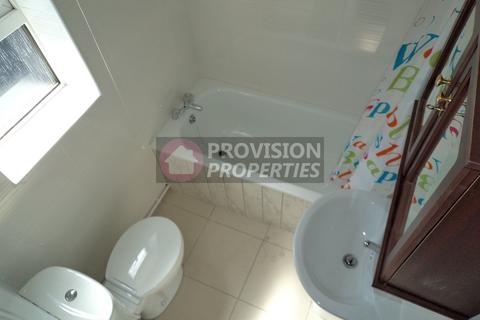 2 bedroom end of terrace house to rent, Harold Walk, Hyde Park LS6