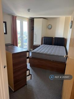 2 bedroom flat to rent, Raphael House, Ilford, IG1