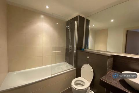 2 bedroom flat to rent, Cypress Place, Manchester, M4