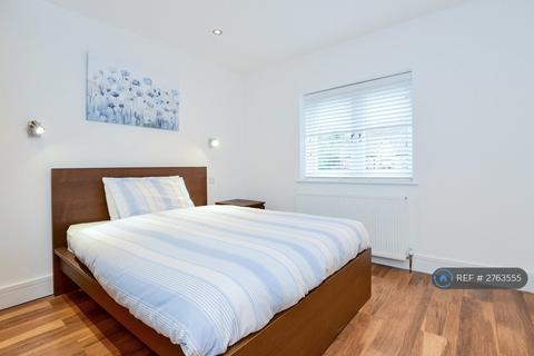 undefined, Donnington, Newbury, RG14