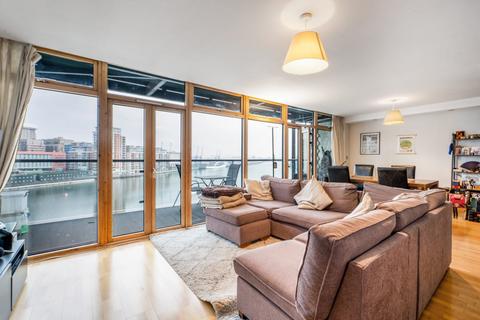 2 bedroom flat to rent, Hanover Avenue, London E16