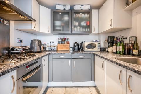 2 bedroom flat to rent, Hanover Avenue, London E16