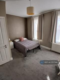 1 bedroom in a house share to rent, Elm Road, London, CR7