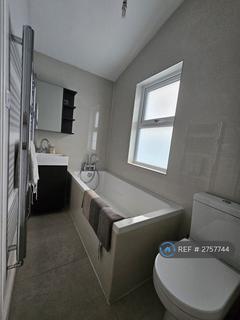 1 bedroom in a house share to rent, Elm Road, London, CR7