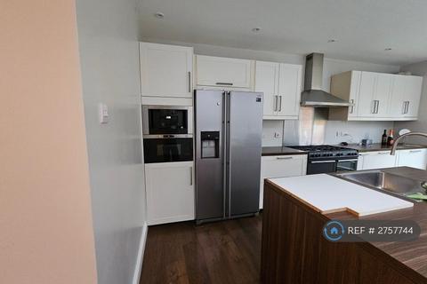 1 bedroom in a house share to rent, Elm Road, London, CR7