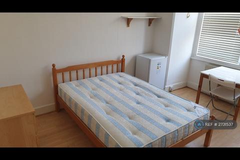 1 bedroom in a house share to rent, Chapter Road, London, NW2