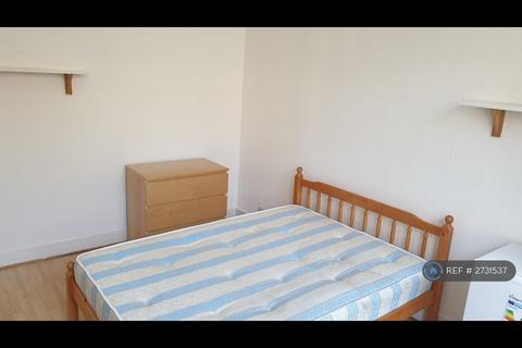 1 bedroom in a house share to rent, Chapter Road, London, NW2