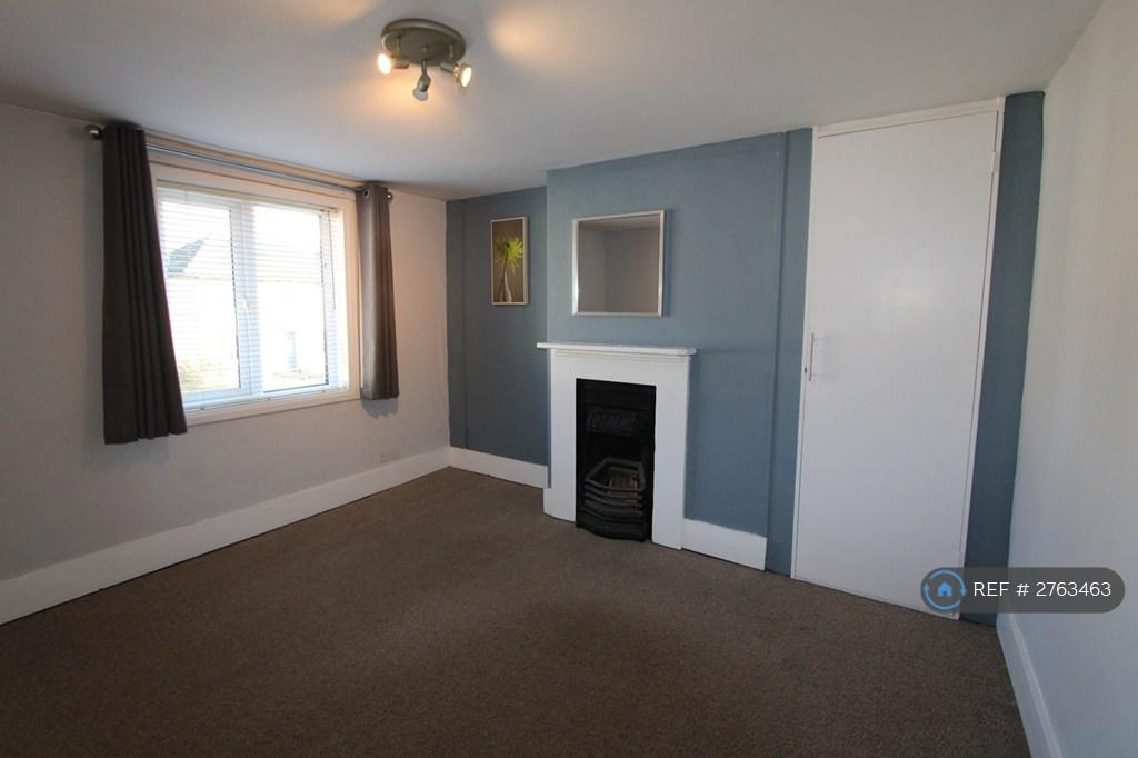 Bedroom 1 - View 1