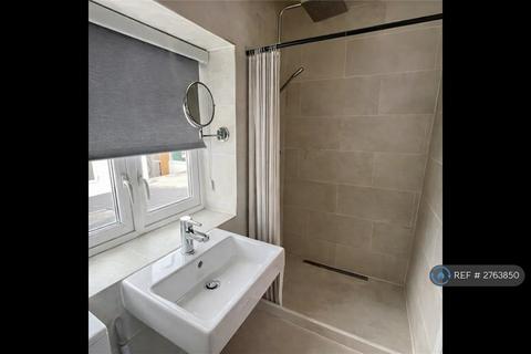 1 bedroom in a house share to rent, Baring Road, London, SE12