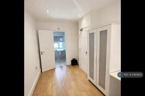 1 bedroom in a house share to rent, Baring Road, London, SE12