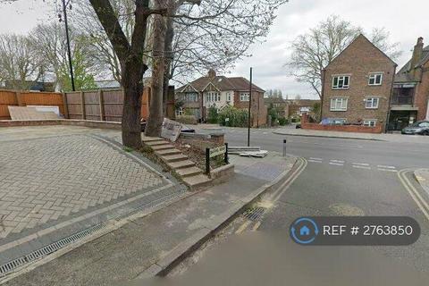 1 bedroom in a house share to rent, Baring Road, London, SE12