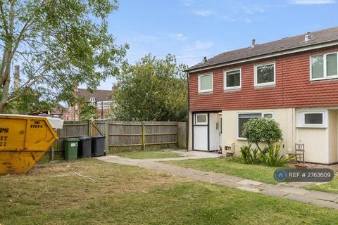 Studio to rent, Falconer Road, Bushey, WD23