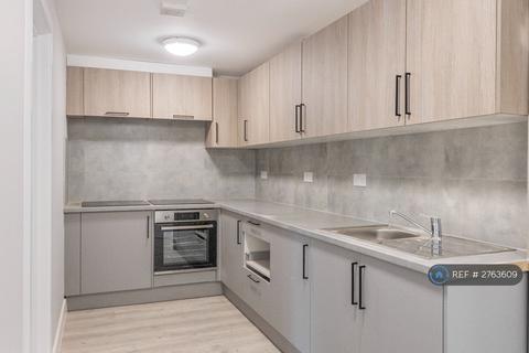 Studio to rent, Falconer Road, Bushey, WD23