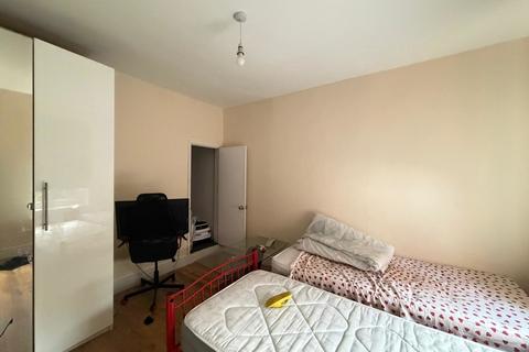 1 bedroom sheltered housing to rent, Room 2, 137 Wilberforce Road