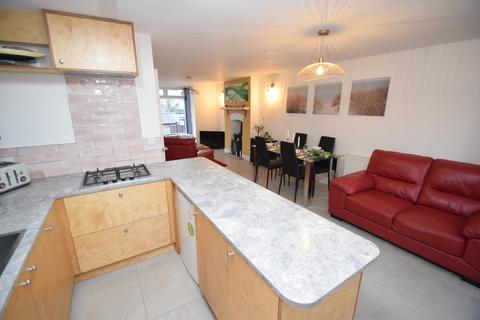 4 bedroom end of terrace house for sale, Elston Drive, Keighley BD20