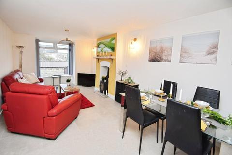 4 bedroom end of terrace house for sale, Elston Drive, Keighley BD20