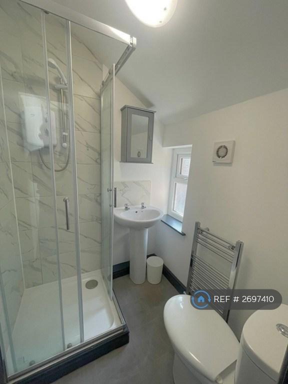 Room 2 Ensuite