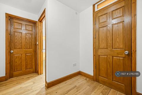 2 bedroom flat to rent, Court Street, London, E1