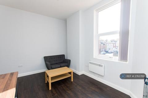 1 bedroom flat to rent, Dovercastle, Nottingham, NG7