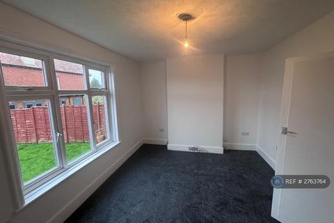 3 bedroom semi-detached house to rent, Newton Road, Southampton, SO18