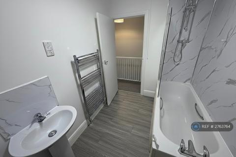 3 bedroom semi-detached house to rent, Newton Road, Southampton, SO18
