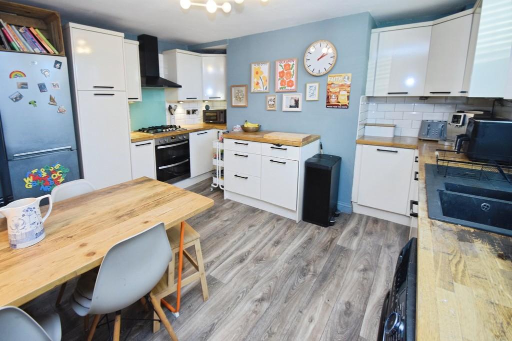 3137df85-Kitchen 201