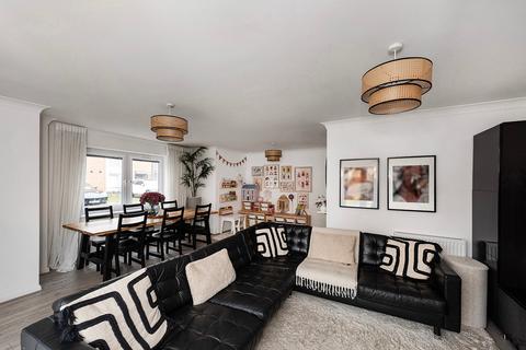 4 bedroom semi-detached house for sale, Castleridge Drive, Greenhithe, DA9