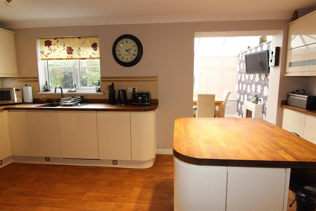 Kitchen/Breakfast Room