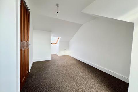3 bedroom end of terrace house to rent, Crunden Road, South Croydon