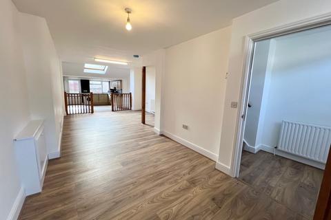 3 bedroom end of terrace house to rent, Crunden Road, South Croydon