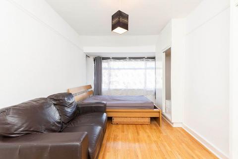 Studio to rent, Iverson Road, London NW6