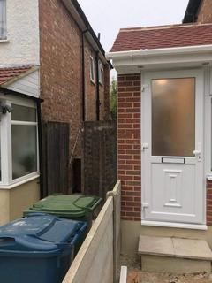 Studio to rent, Hooking Green, Harrow HA2