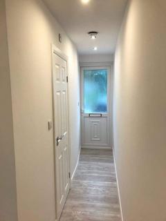 Studio to rent, Hooking Green, Harrow HA2