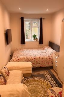 Studio to rent, Hooking Green, Harrow HA2