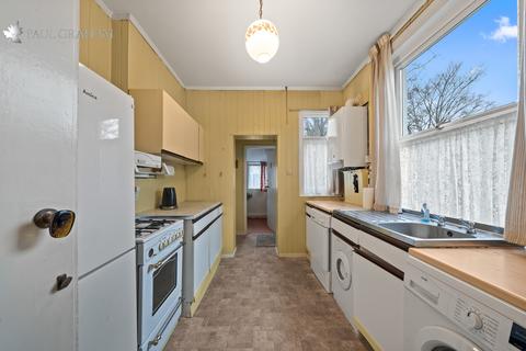 1 bedroom ground floor maisonette for sale, Park Lane, Wallington