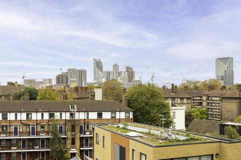 2 bedroom flat for sale, Long Lane, London Bridge, London, SE1