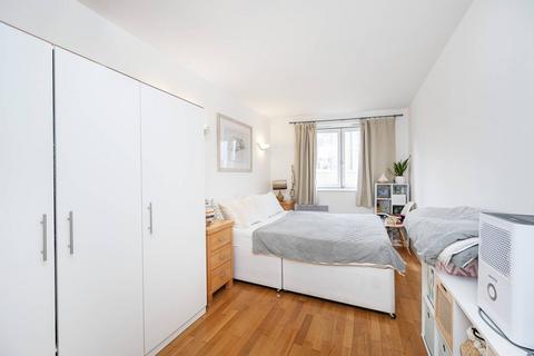 1 bedroom flat for sale, Colefax Building, Aldgate, London, E1