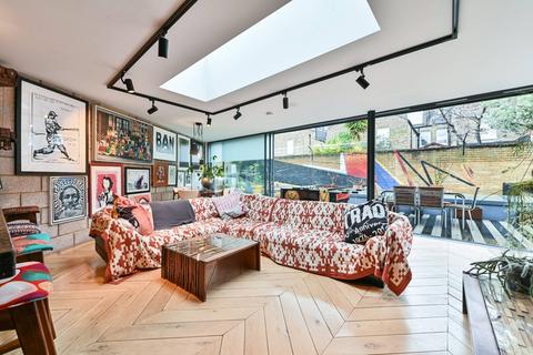 3 bedroom terraced house to rent, Crawthew Grove, East Dulwich, London, SE22