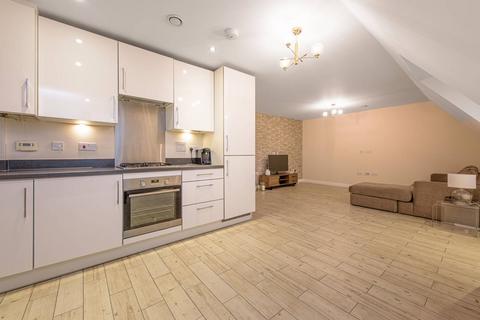 3 bedroom flat for sale, Lancaster Road, East Barnet, Barnet, EN4
