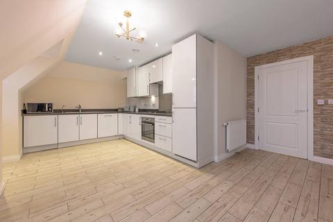 3 bedroom flat for sale, Lancaster Road, East Barnet, Barnet, EN4