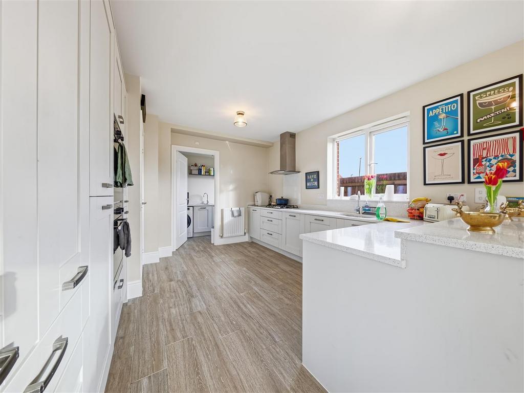 6 Laver Road (29).jpg