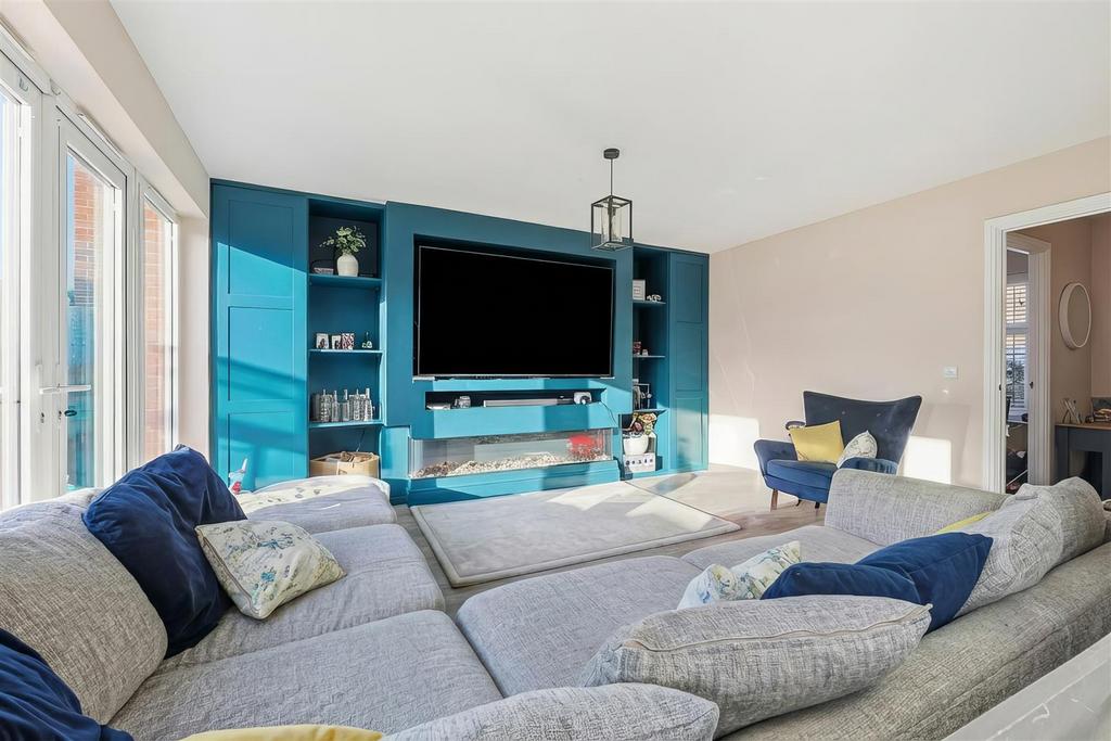 6 Laver Road (5).jpg