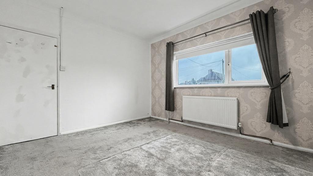 Bright single bedroom with a large window letti...